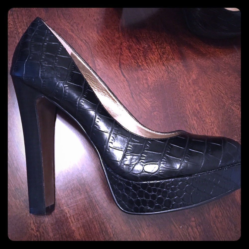  Bcbggeneration platform black snakeskin pump